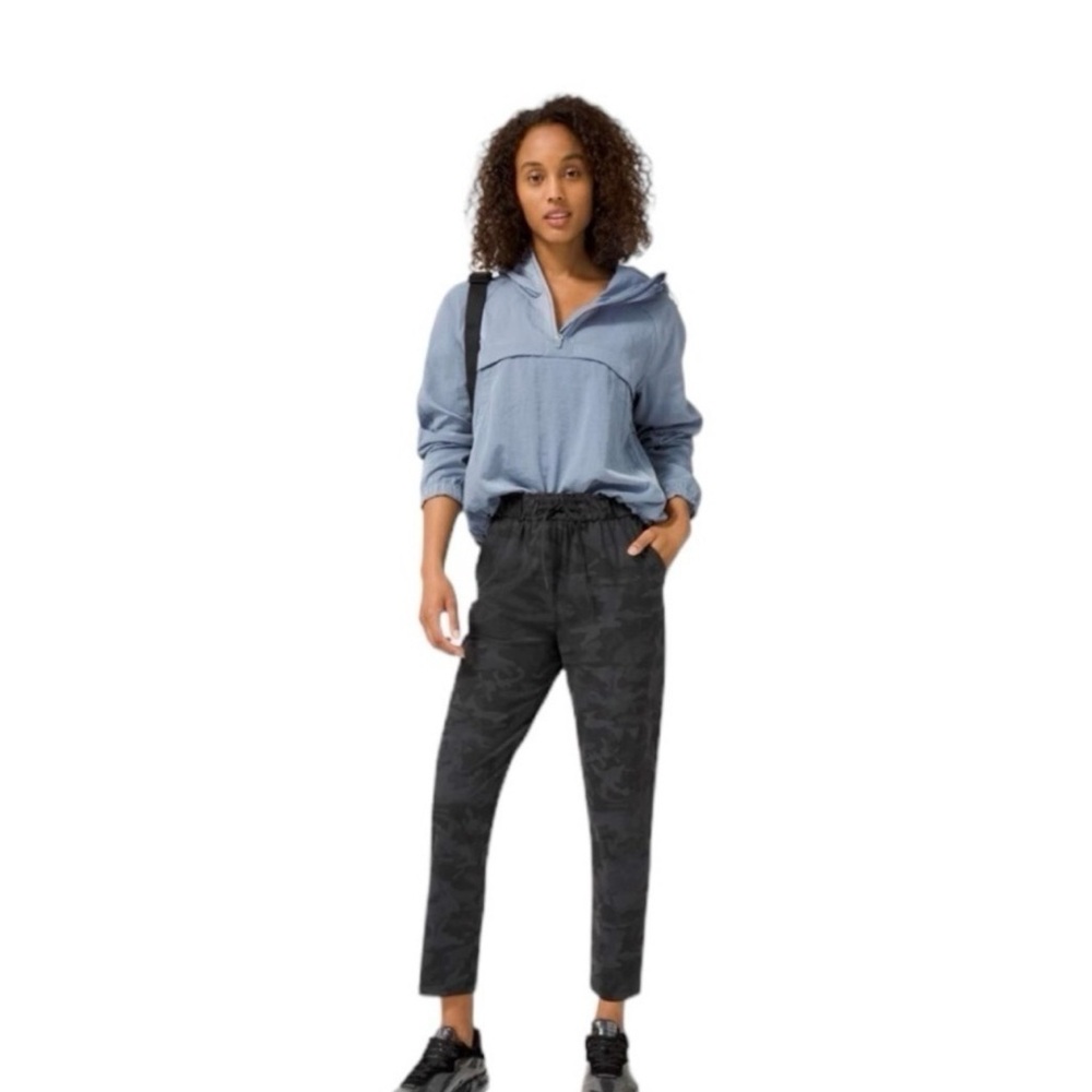 Lululemon Keep Moving Pant 7/8 High-Rise
Incognito Camo Multi Grey